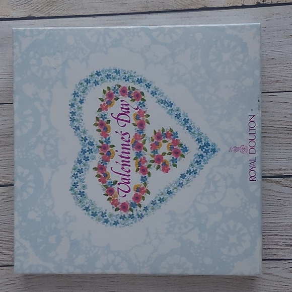 Vintage New In Box Royal Doulton Valentine's Day Plate. 1981 - Picture 5 of 7